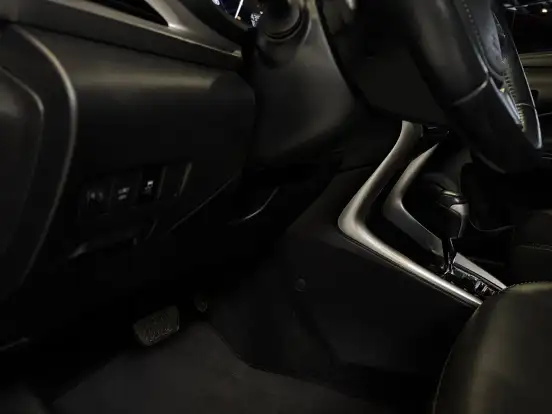 TOYOTA-YARIS-2019