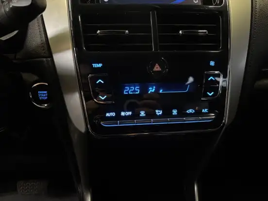 TOYOTA-YARIS-2019