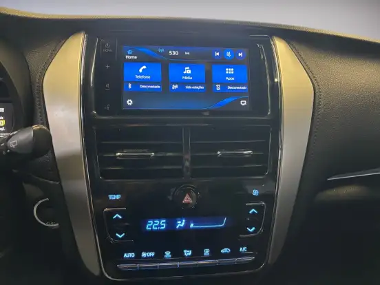 TOYOTA-YARIS-2019
