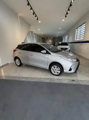 TOYOTA-YARIS-2023