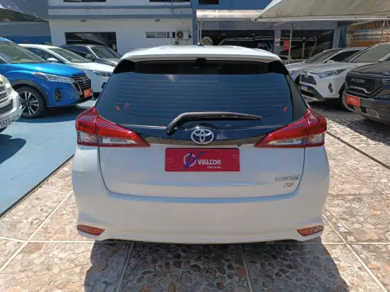 TOYOTA-YARIS-2023