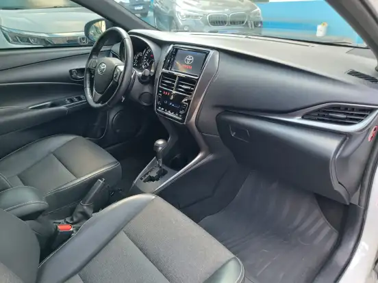 TOYOTA-YARIS-2023