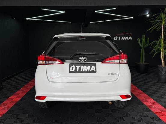 TOYOTA-YARIS-2021