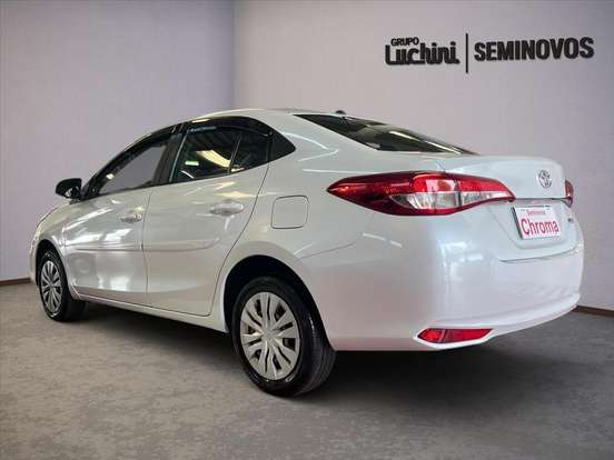 TOYOTA-YARIS-2022
