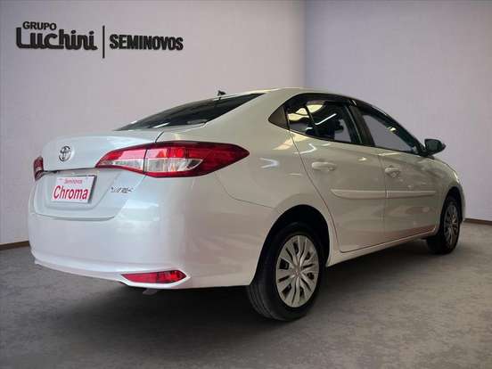 TOYOTA-YARIS-2022