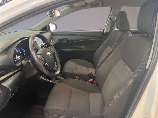 TOYOTA-YARIS-2022