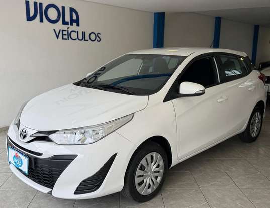 TOYOTA-YARIS-2021
