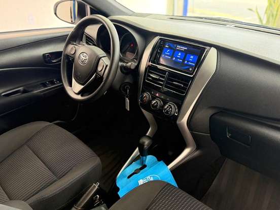 TOYOTA-YARIS-2021