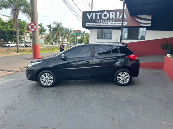 TOYOTA-YARIS-2018