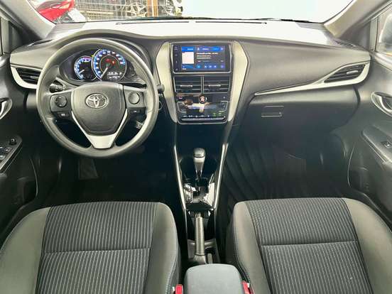 TOYOTA-YARIS-2019