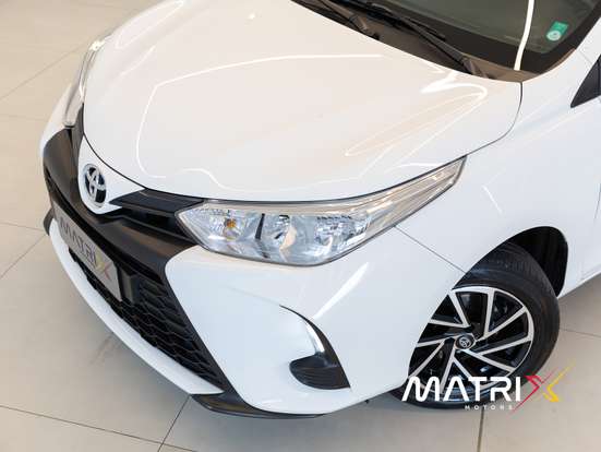TOYOTA-YARIS-2022