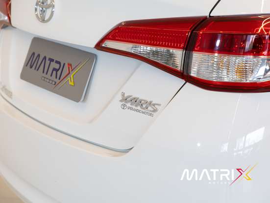 TOYOTA-YARIS-2022