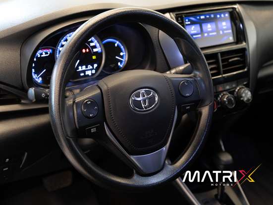 TOYOTA-YARIS-2022