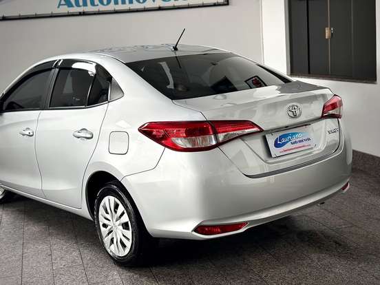 TOYOTA-YARIS-2024