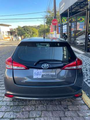 TOYOTA-YARIS-2024