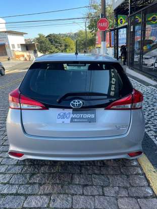 TOYOTA-YARIS-2024