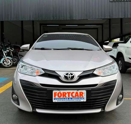 TOYOTA-YARIS-2019
