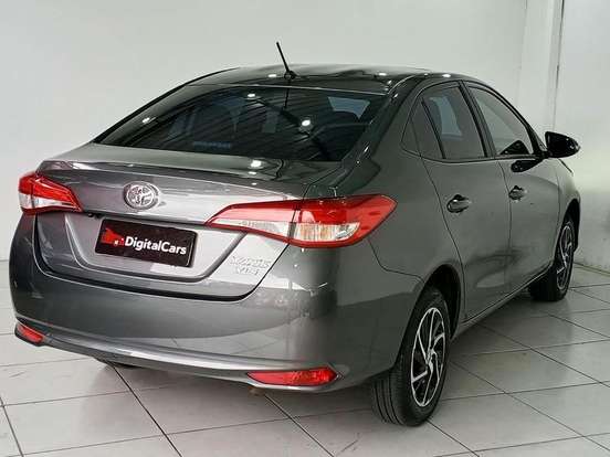 TOYOTA-YARIS-2022
