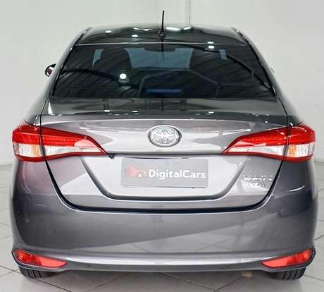 TOYOTA-YARIS-2022