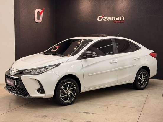 TOYOTA-YARIS-2022