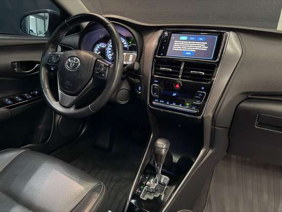 TOYOTA-YARIS-2022