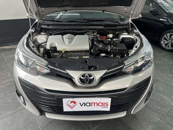 TOYOTA-YARIS-2019