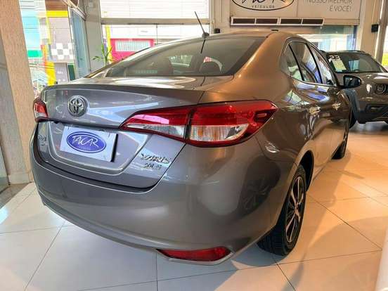 TOYOTA-YARIS-2018