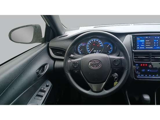 TOYOTA-YARIS-2022