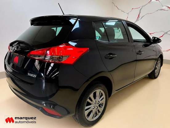 TOYOTA-YARIS-2024