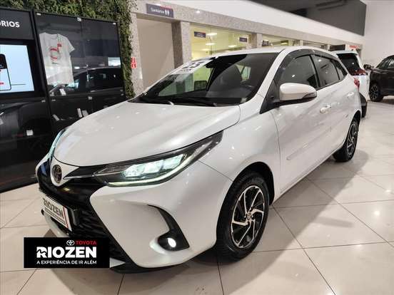 TOYOTA-YARIS-2022