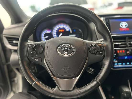 TOYOTA-YARIS-2022