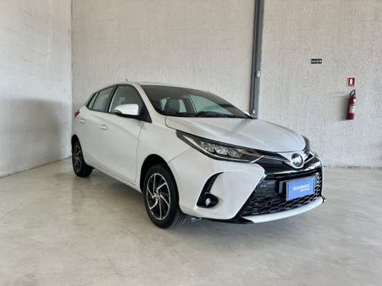 TOYOTA-YARIS-2023
