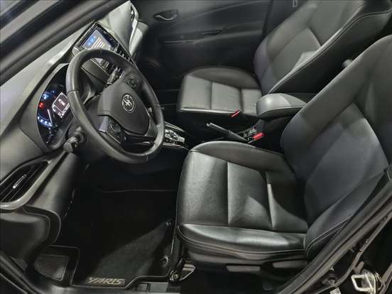 TOYOTA-YARIS-2023