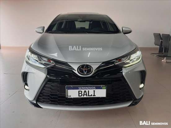 TOYOTA-YARIS-2022