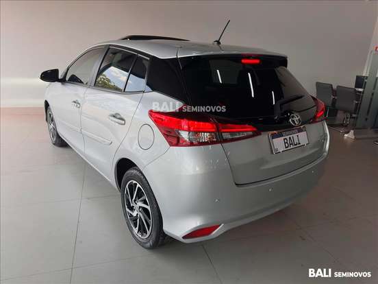 TOYOTA-YARIS-2022
