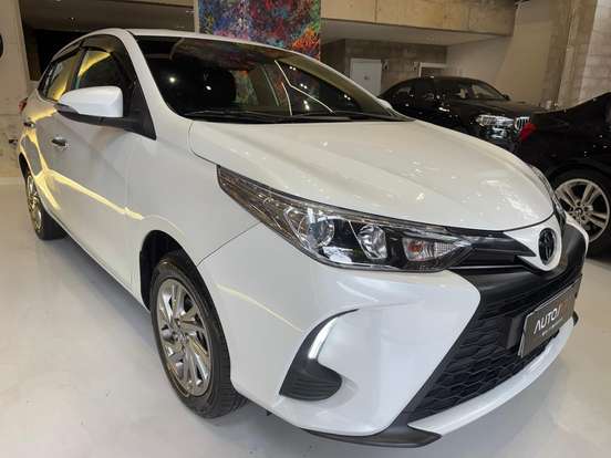 TOYOTA-YARIS-2023
