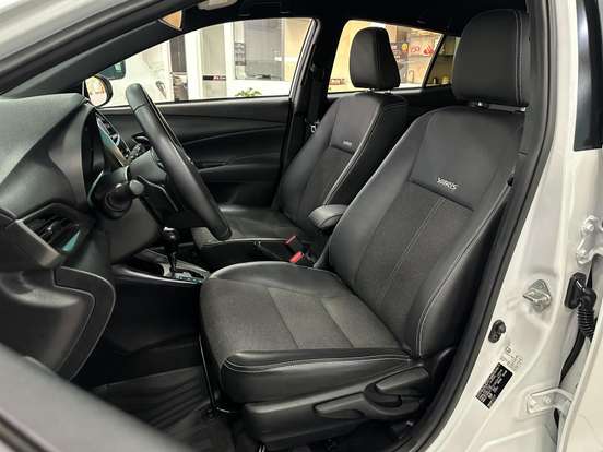 TOYOTA-YARIS-2025