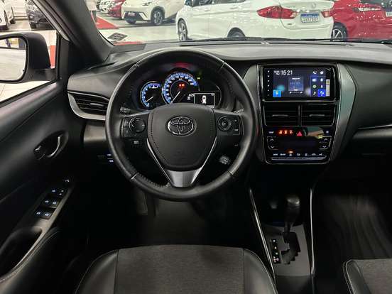TOYOTA-YARIS-2025