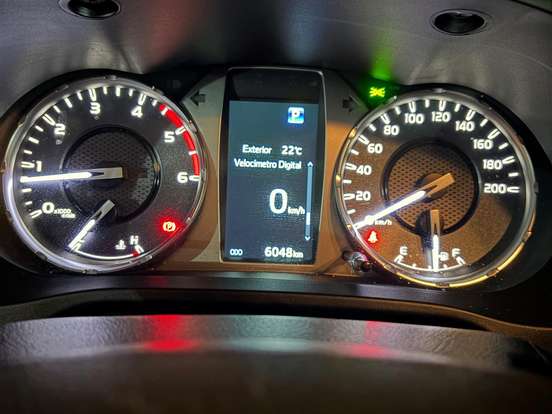 TOYOTA-HILUX-2.8 D-4D TURBO DIESEL CD POWER PACK 4X4 AUTOMÁTICO TOYOTA-HILUX-2025