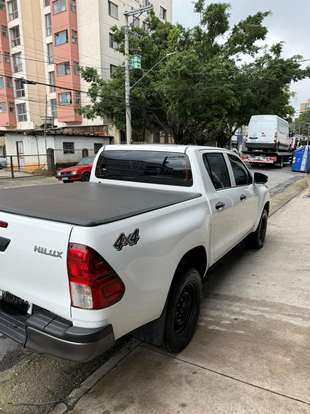 TOYOTA-HILUX-2020