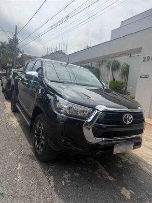 TOYOTA HILUX 2.8 D-4D TURBO DIESEL CD SRV 4X4 AUTOMÁTICO