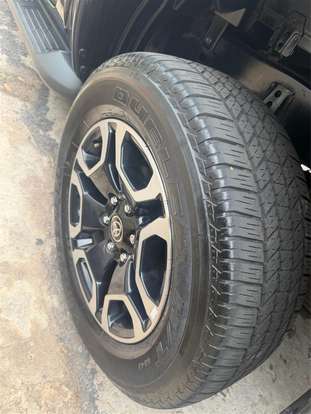 TOYOTA-HILUX-2.8 D-4D TURBO DIESEL CD SRV 4X4 AUTOMÁTICO TOYOTA-HILUX-2023