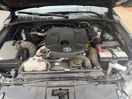 TOYOTA-HILUX-2.8 D-4D TURBO DIESEL CD SRV 4X4 AUTOMÁTICO TOYOTA-HILUX-2023