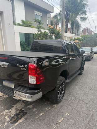TOYOTA-HILUX-2.8 D-4D TURBO DIESEL CD SRV 4X4 AUTOMÁTICO TOYOTA-HILUX-2023