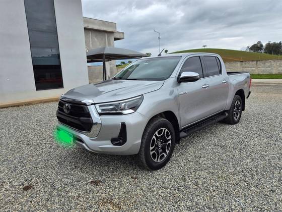 TOYOTA HILUX 2.8 D-4D TURBO DIESEL CD SRX 4X4 AUTOMÁTICO
