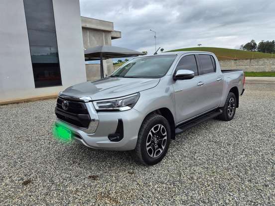 TOYOTA-HILUX-2022