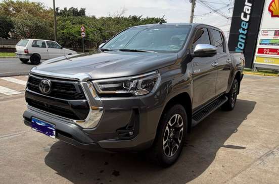 TOYOTA-HILUX-2023
