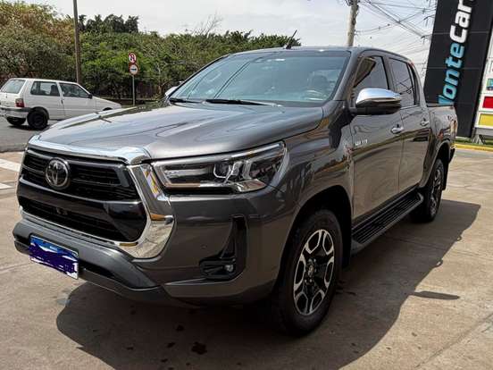 TOYOTA-HILUX-2.8 D-4D TURBO DIESEL CD SRX 4X4 AUTOMÁTICO TOYOTA-HILUX-2023