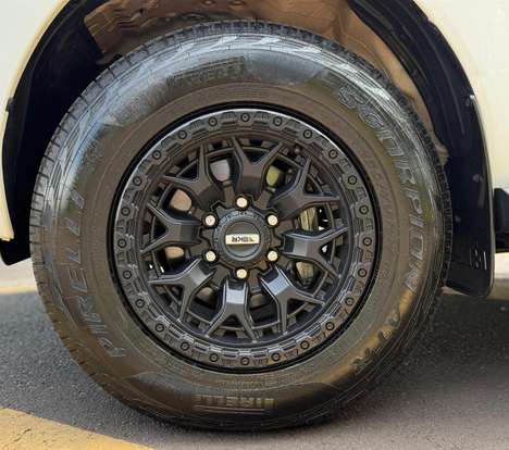 TOYOTA-HILUX-2023