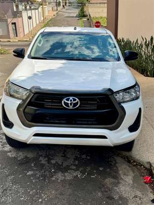 TOYOTA-HILUX-2023